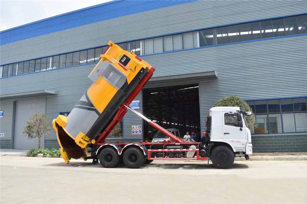 國(guó)六18方東風(fēng)專底后雙橋 勾臂垃圾車(chē)